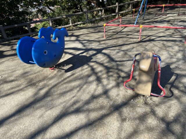 披露山公園のスプリング遊具の写真