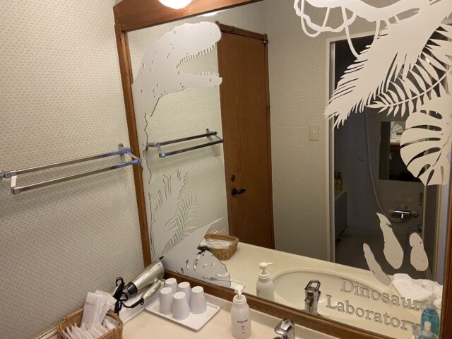 恐竜ルームの洗面所の写真