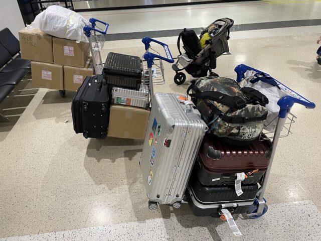 スーツケース・ダンボール・無印のポリプロピレンバッグ大で海外引越し